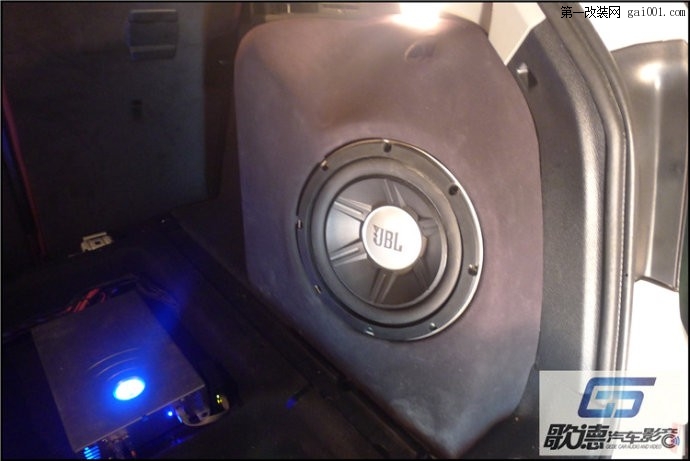 武汉汽车音响改装——宝马X3改圣美歌SE150.4和JBL超低音