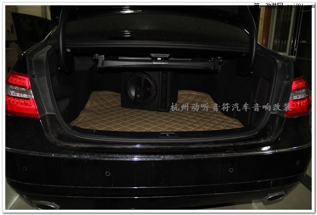 杭州动听音符-奔驰E300音响改装——全套法国劲浪 带来不...