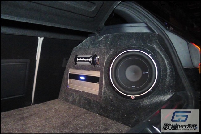 武汉汽车音响改装—DS5升级圣美歌PK1000.1 来福P210寸超低音