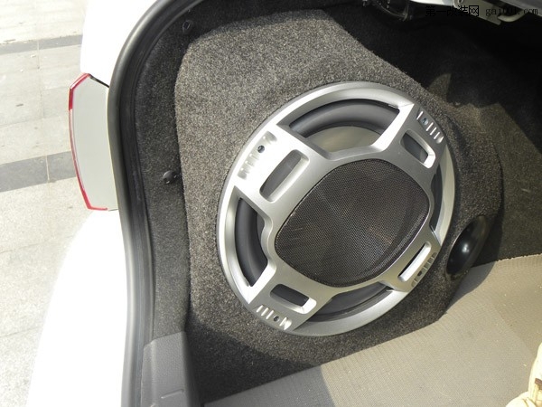 11卡羅拉專車專用低音炮.jpg