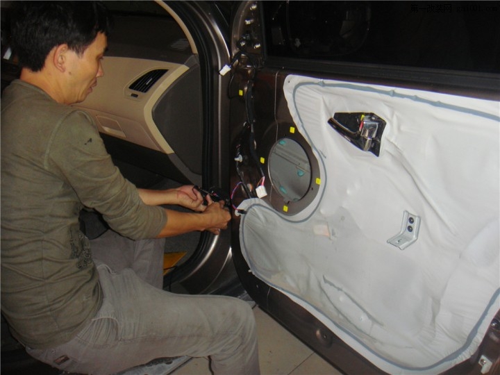 【现代IX35】安装“泊车神器”360度无缝全景系统，杜绝发...