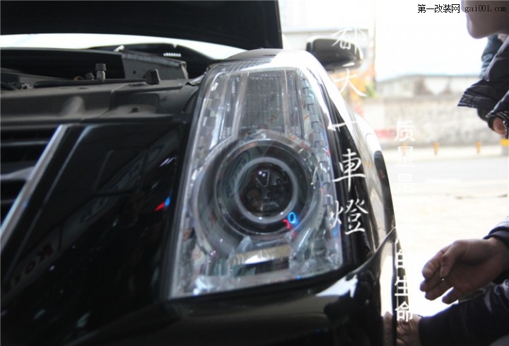 凯迪拉克赛威车灯改装升级海拉双光透镜飞利浦氙气灯