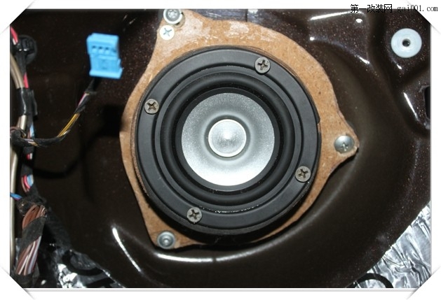 宝马X5 音响改装 升级德国海螺喇叭+美国钻石功放
