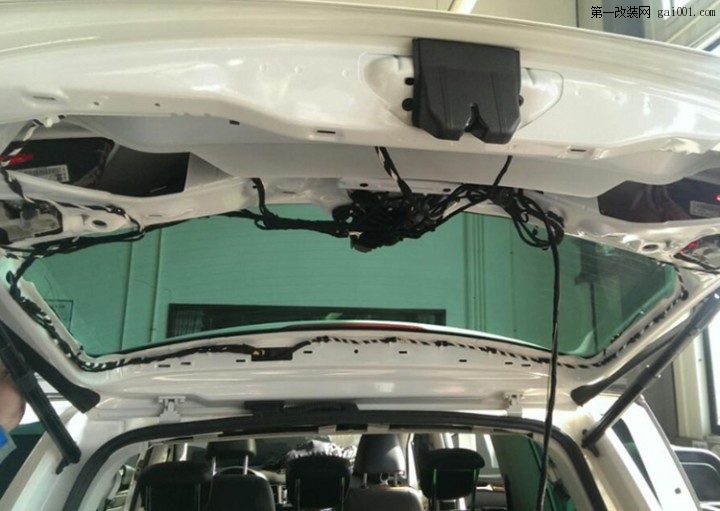 广州美车达夏朗改装电动尾门，加装电动后备箱，原厂