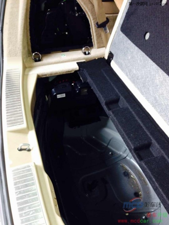 奔驰R300加电动尾门改装原厂电动后备箱尾门控制