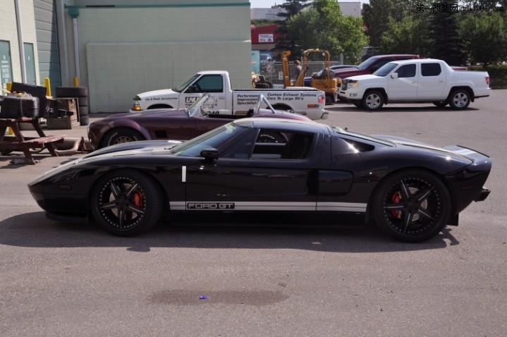 Gallardo LP560与福特GT咆哮发声