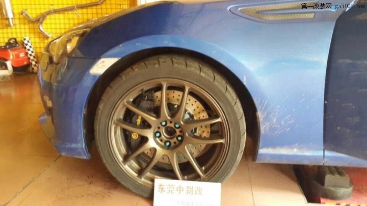 斯巴鲁BRZ改装刹车制动升级BREMBO前八后四刹车套装