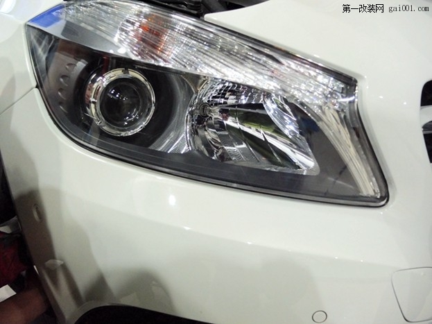 南京奔驰A180大灯改装海拉5透镜搭配欧司朗4300K灯泡