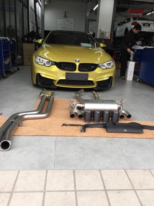 BMW M4 改装Akrapovic天蝎排气，一步到位，终极选项