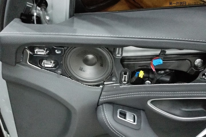 2015款奔驰音响升级曼斯特CS4008套装喇叭