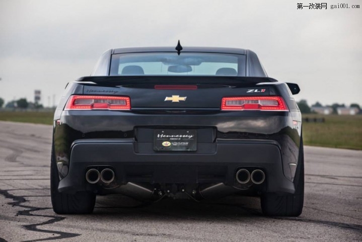 黑色Hennessey的Camaro ZL1 HPE750