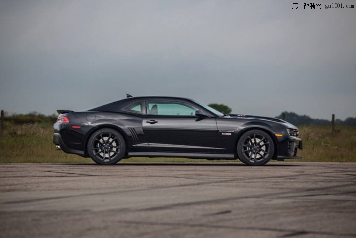 黑色Hennessey的Camaro ZL1 HPE750