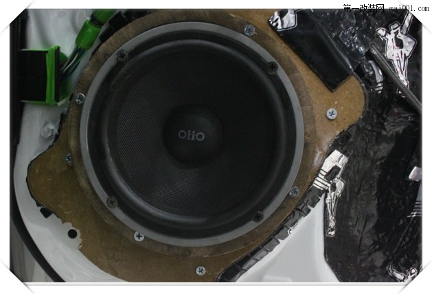丰田普拉多汽车音响改装升级德国OIIO三分频喇叭