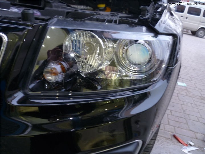 西宁吉普探险者车灯升级改装海拉5双光透镜