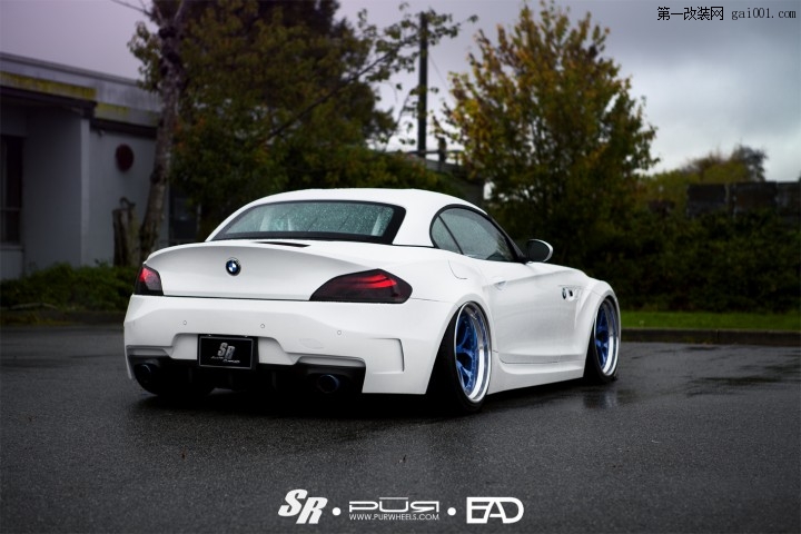 this-wide-and-low-bmw-z4-looks-like-a-honda-photo-gallery_1.jpg