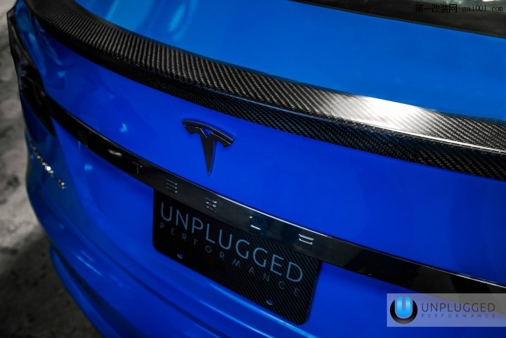 Unplugged Performance展示蓝色特斯拉S型