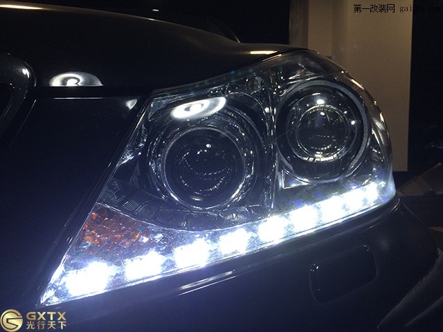 丰田皇冠升级4个双光透镜 双色泪眼