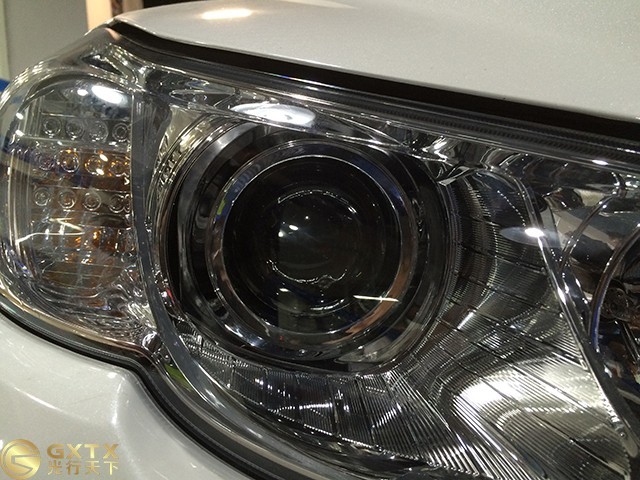 丰田锐志升级全新Q5双光透镜 氙气灯 安定器