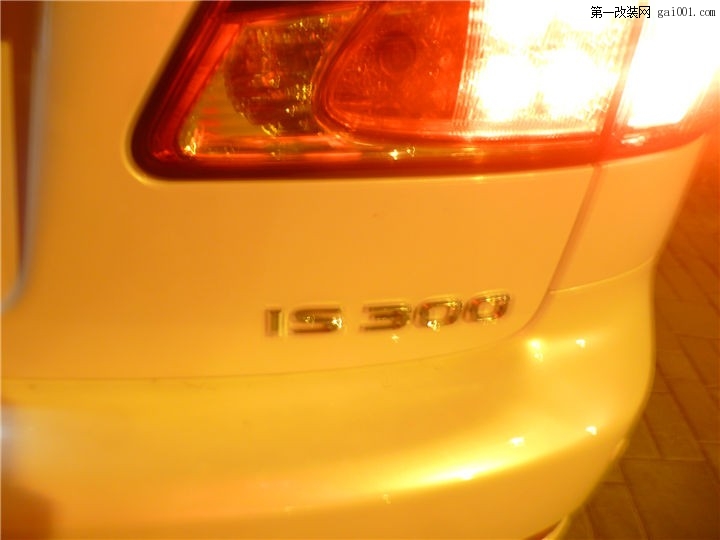 西宁汽车灯光升级改装@雷克萨斯IS300升高配LED大灯