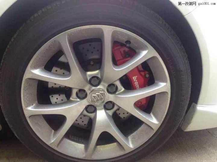 前面改装BREMBO17Z大六活塞