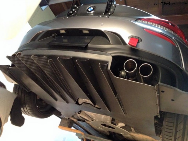 Varis发表BMW Z4改装宽体套件预览