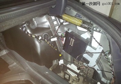 奔驰S300加装原厂电动尾门，S300改装电动尾门