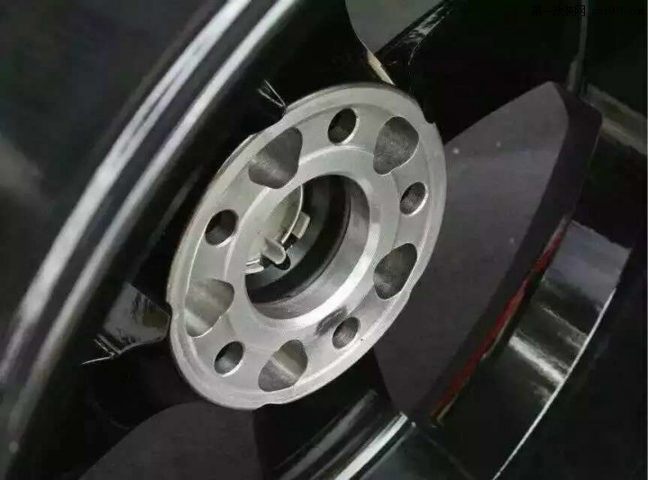 奥迪A8升级20寸JS锻造轮毂