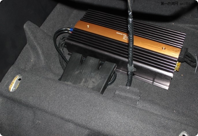 现代iX35音响改装 全车隔音 选择音乐宽带 就是选择一种品质
