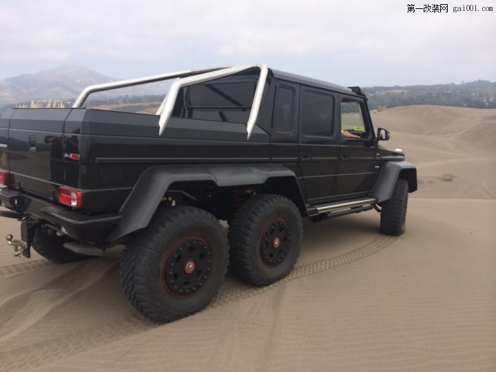 brabus-700-g63-6x6-8.jpg