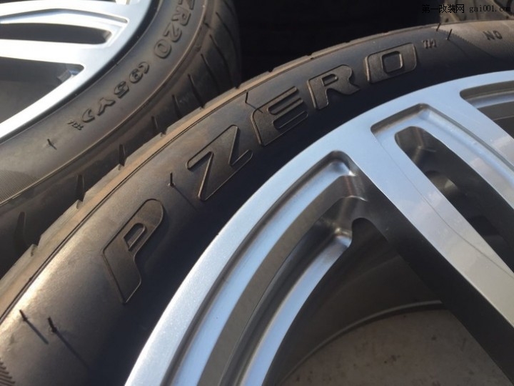 出售宝马M5款20寸锻造轮毂带倍耐力轮胎