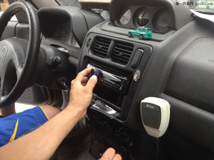 帕杰罗改装歌乐蓝牙CD主机CZ302A。。支持iPhone