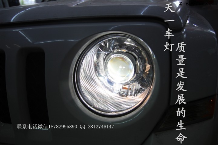 成都自由客改灯JEEP车改装海拉5透镜氙气大灯总成卤素灯增亮