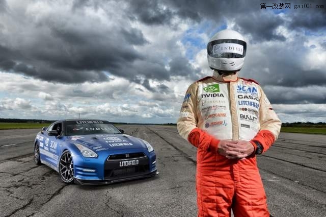 mike-newman-sets-new-blind-land-speed-record-in-a-litchfield-nissan-gt-r_1004767.jpg