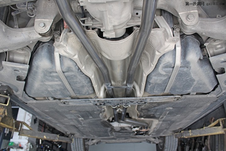 宝马530改装FDR中段尾段双阀门排气系统