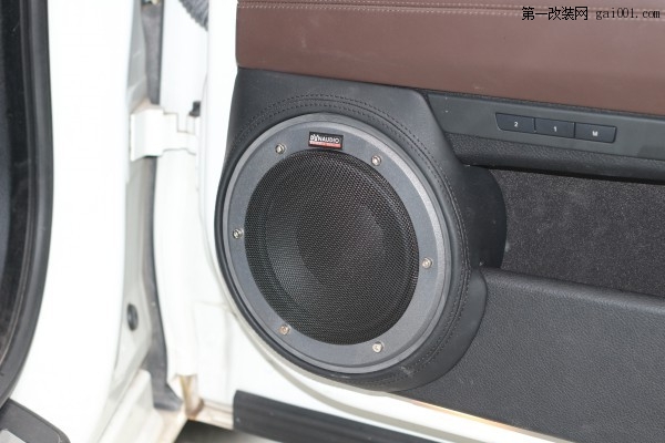 重庆宝马GT528i音响改装，布莱克斯功放+丹拿342套装+尾箱工艺