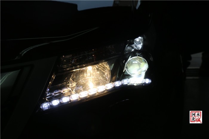 石家庄讴歌MDX改装车灯，海拉五透镜+欧司朗D1 CBI氙灯+日行灯