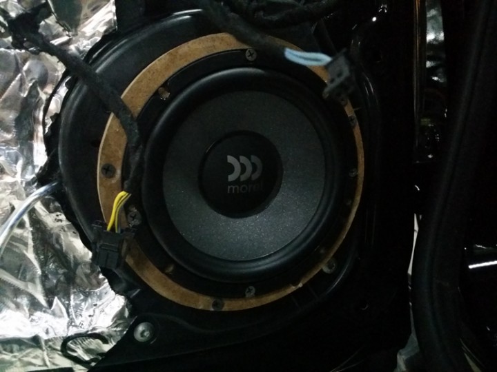 哈尔滨奔驰ML400音响改装博士达摩雷意蕾6两分频改装奔驰...
