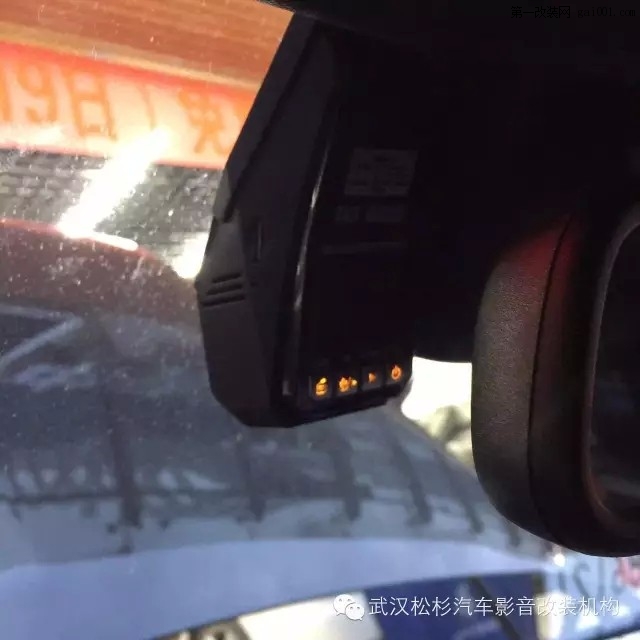 武汉松杉改装奔驰GLK260安装黑剑行车记录仪
