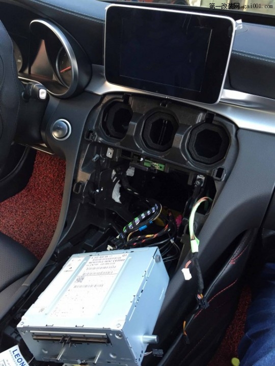 天津奔驰C180安装倒车影像轨迹雷达