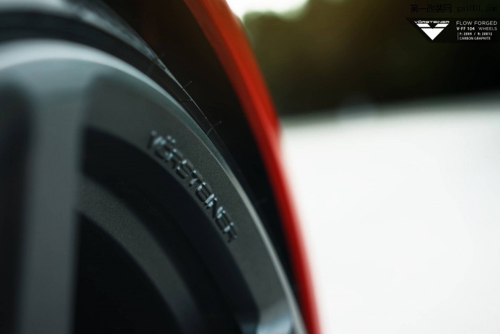 红色保时捷911 Carrera4S改装Vorsteiner轮毂