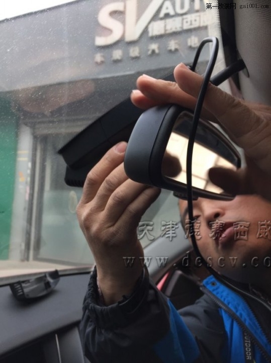 天津汽车电子宝马X1安装隐藏式行车记录仪