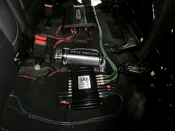 重庆渝大昌影音改装奔驰ML350汽车音响，升级德国零点器材