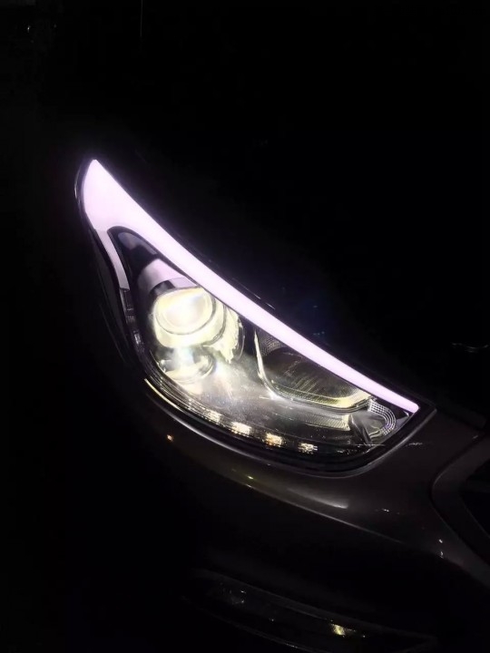 现代i35灯光升级德国海拉5透镜 深圳光速车改改灯