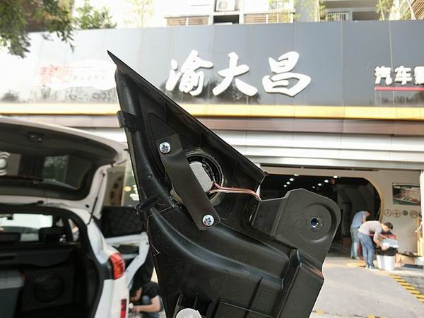 重庆渝大昌影音改装升级奔腾X80汽车音响，全车安博士隔音