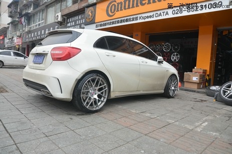 成都极速轮毂奔驰A45 AMG 升级19寸轮毂