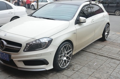 成都极速轮毂奔驰A45 AMG 升级19寸轮毂