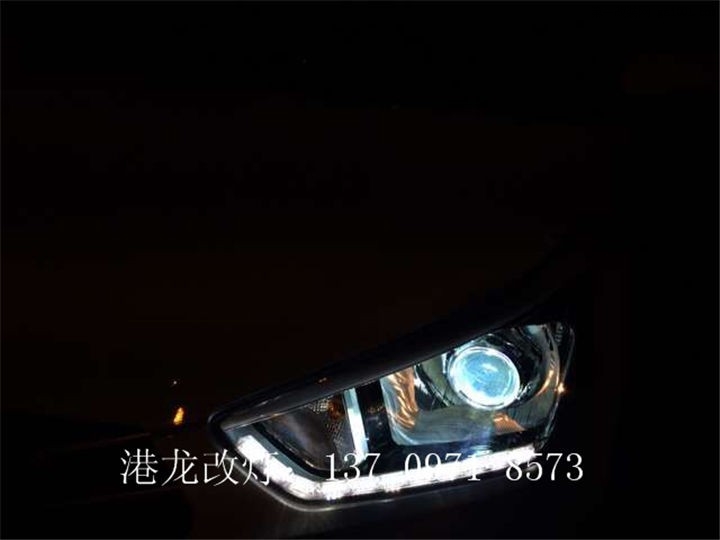 西宁现代IX25改装高配双光透镜氙气灯案例。