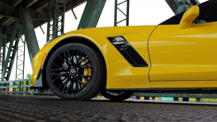 2015-corvette-z06-gets-a-procharger-jumps-to-over-1000-hp_8.jpg