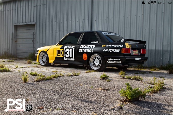 bmw-e30-m3-dtm-replica-10.jpg