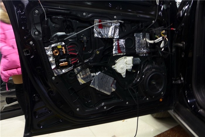 西安汽车音响隔音店 上尚德国伊顿PRO三分频改装奔驰ML350